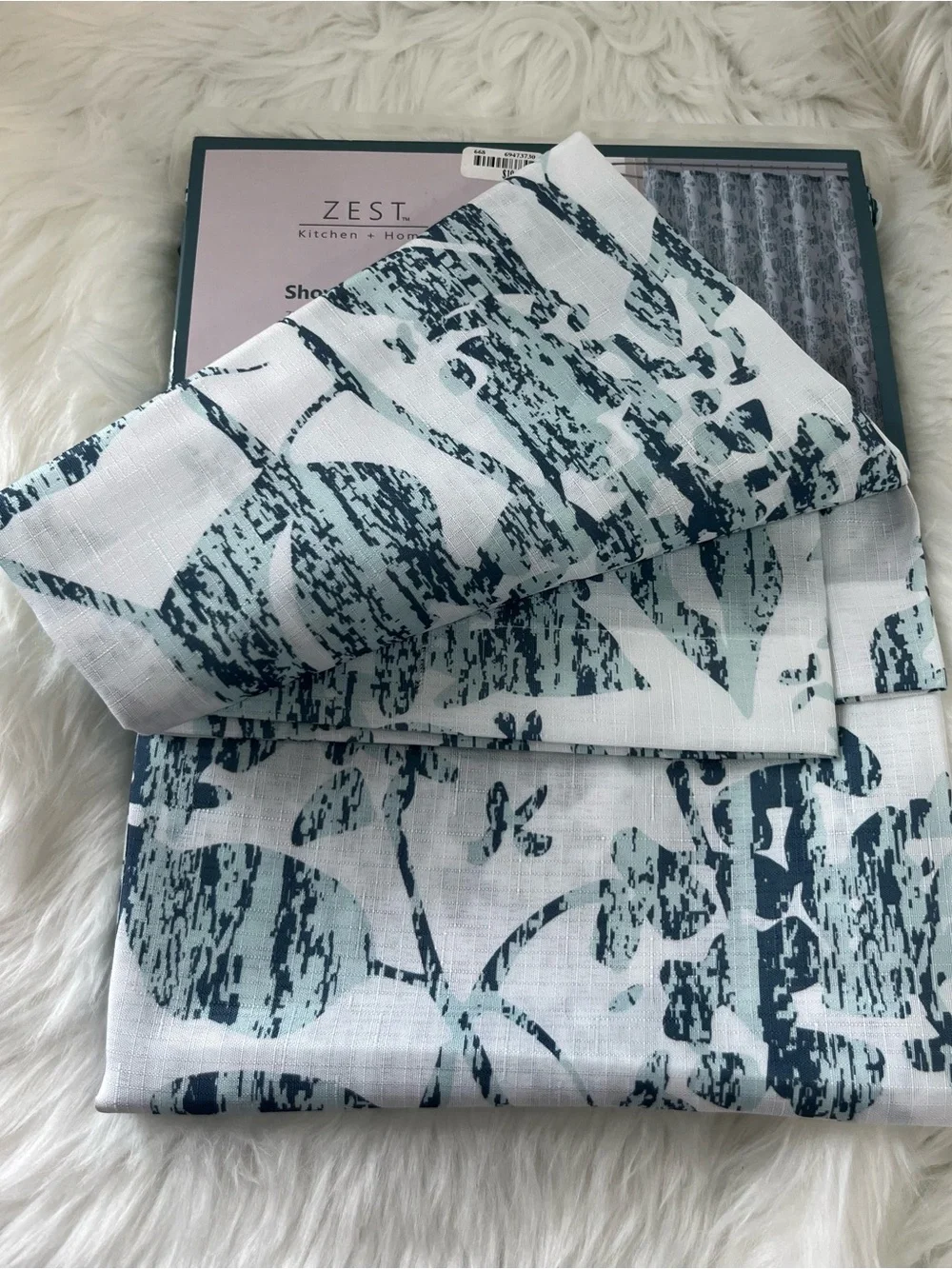 ZEST Kitchen + Home Green & White Floral Shower Curtain 72x72